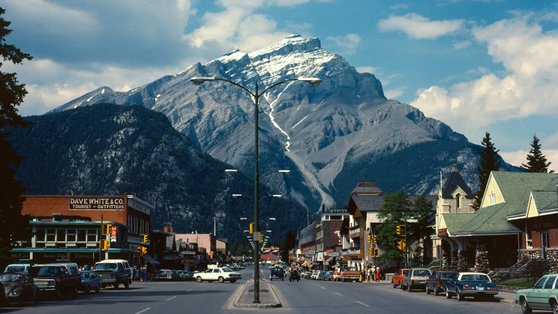 How Canadians Can Invest in US Real Estate Tax-Smart